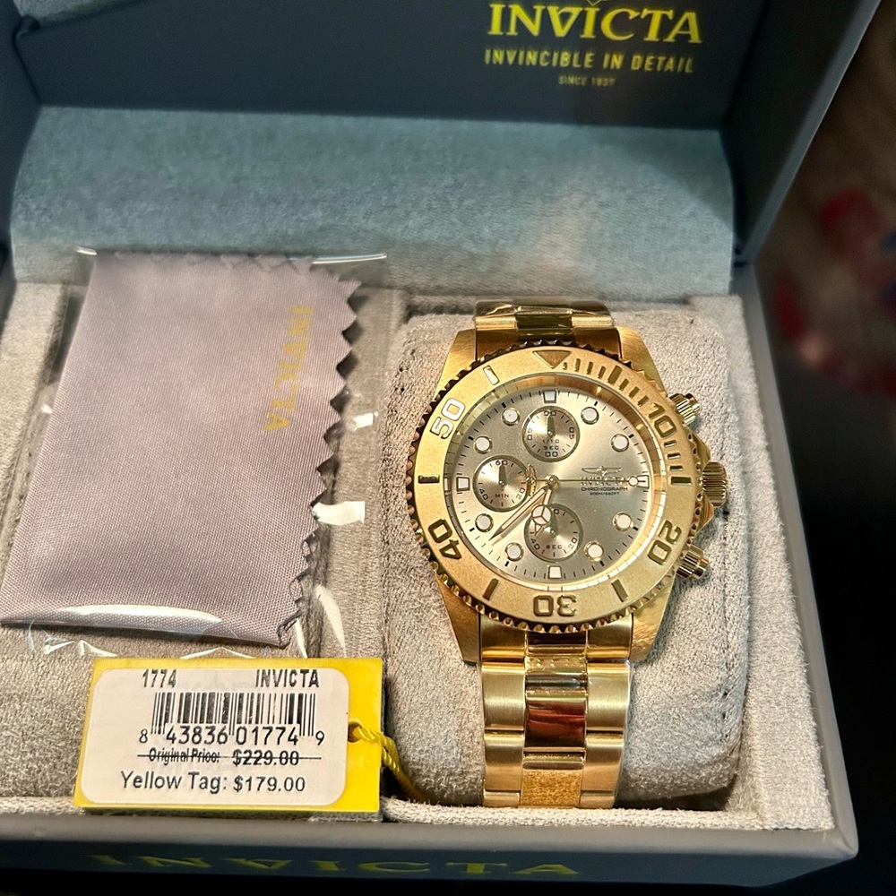 NWT in box, Invicta Mens Pro Diver Gold Watch